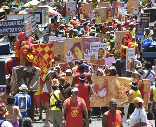 Mensagens políticas marcam Mudança do Garcia no Carnaval em Salvador