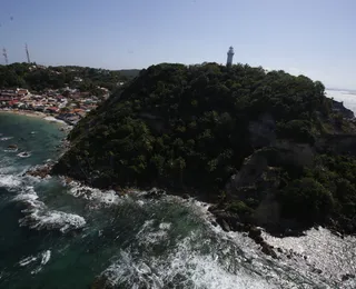 Morro de São Paulo fica sem energia após poste cair e pegar fogo