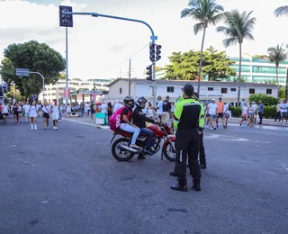 Fila do ferry, obras e missas deixam trânsito lento na Cidade Baixa nesta sexta