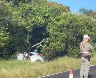 Mulher morre atropelada ao pedir ajuda após acidente de carro