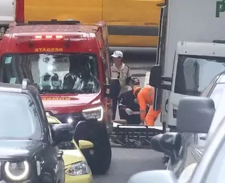 Mulher se joga de carro em movimento durante corrida por aplicativo