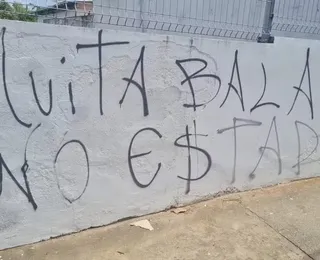 Muro da Justiça Federal em Salvador é pichado: "Muita bala no estado"