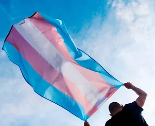 Pessoas trans e não binárias podem adequar documentos gratuitamente