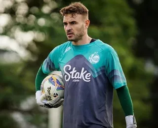 Permanência de Lucas Arcanjo faz goleiro repensar vinda ao Vitória