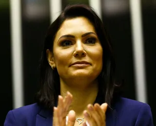 "Perturbação mental", dispara Michelle Bolsonaro sobre Mauro Cid