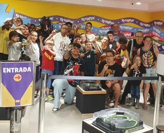 Projeto reúne crianças com deficiência em torneios de beyblade