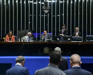 Senado aprova teto para salário mínimo e mudanças no BPC