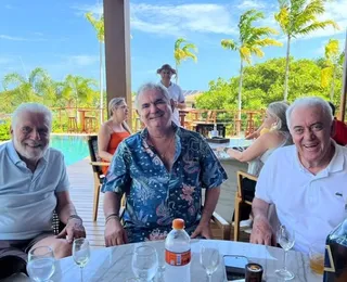 Senadores baianos passam final de ano na Praia do Forte