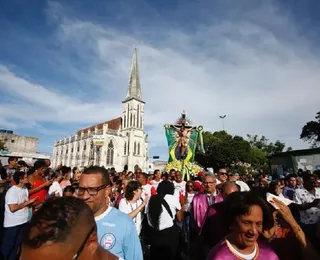 Senhor do Bonfim: fiéis fazem agradecimentos em procissão