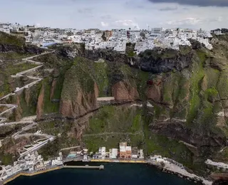 Terremotos provocam fuga em massa da ilha grega de Santorini