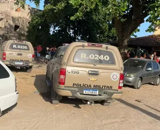 Turista morre e esposa fica ferida após ataque a tiros em bar na Bahia