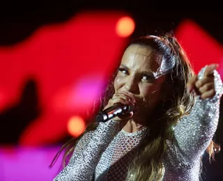 VÍDEO: Ivete expõe intimidade com marido durante show