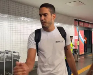 VÍDEO: Ronaldo desembarca em Salvador para assinar contrato com Bahia