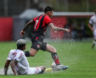 Vitória empata sem gols com o Barcelona na estreia do Baianão