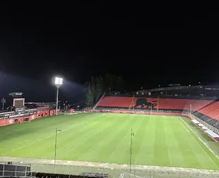 Vitória inaugura nova iluminação no Barradão contra o Jacobina