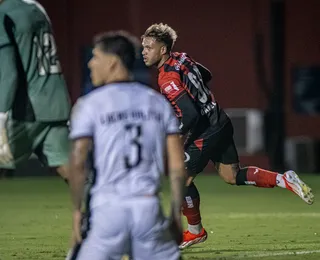 Vitória muda os planos e empresta meia canhoto para time paulista