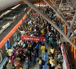 Metrô apresenta falha no sistema e gera tumulto em estações - Imagem