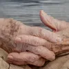 Idoso descobre que amante é homem que fingia ser mulher e leva golpe - Imagem
