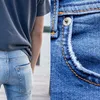Poucos sabem: veja a função importante dos botões de metal nas calças jeans - Imagem