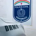 Adolescente esfaqueia irmã gêmea após discussão por R$ 10 imagem