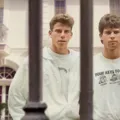 Adolescente mata mãe depois de se 'inspirar' em série da Netflix imagem