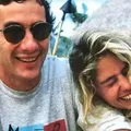 Adriane Galisteu homenageia Ayrton Senna no aniversário do piloto imagem