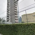 Apartamento pega fogo em prédio de luxo na Barra; assista imagem