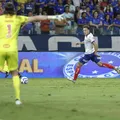 Arias e Ronaldo viram preocupação e vão passar por exame de imagem imagem
