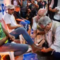 Às vésperas da Sexta Santa, ministro lava pés de moradores de rua imagem