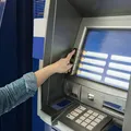 Bancos mudam horário de funcionamento para feriado em abril imagem