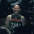 Baterista deixa Guns N' Roses após 19 anos; saiba motivo imagem