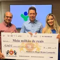 Bispo Bruno Leonardo visita o GACC-BA e doa meio milhão de reais imagem