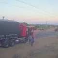 Carreta desgovernada causa morte de casal e fere criança na Bahia imagem