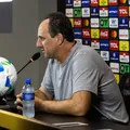 Ceni defende Lucho após pênalti perdido e prega cautela por título imagem