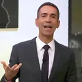 César Tralli quebra protocolo e faz denúncia ao vivo: “Estão sendo vítimas” imagem