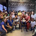 Crianças com deficiência visual vão ao cinema em sessão adaptada imagem
