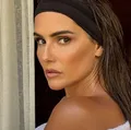 Deborah Secco exibe novo visual após transplante de sobrancelha imagem