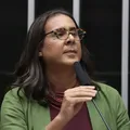 Deputada Duda Salabert diz ter gênero alterado em visto para os EUA imagem