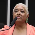 Deputada negra é barrada na Câmara e aponta racismo; veja imagem