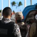 Dupla suspeita de roubar turistas na região da Barra é presa imagem