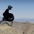 Empresa polonesa lança moto voadora que pode atingir 200 km/h imagem