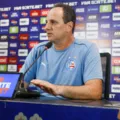 "Entrega total": Rogério Ceni exalta postura do Bahia após expulsão imagem