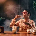Espetáculo mergulha no universo íntimo de uma mulher comum imagem