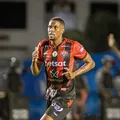 Ex-atacante do Vitória é afastado em seu clube e se pronuncia imagem