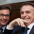 Ex-ministro faz 'vaquinha' e pede pix para Bolsonaro imagem