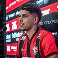 "Feliz pela estreia", diz Felipe Cardoso após primeiro jogo no Vitória imagem