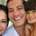 Filha de Maíra Cardi e Arthur Aguiar é hospitalizada; saiba motivo imagem