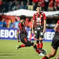 "Fizemos um bom jogo", diz Matheuzinho após estreia na Sul-Americana imagem