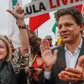 Gleisi faz aceno a Haddad ao assumir ministério imagem
