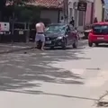Homem agride agente de trânsito com facão após ser repreendido imagem